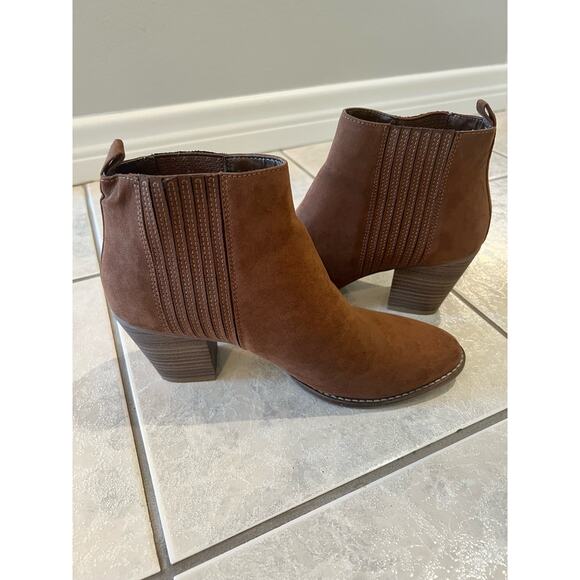 Dolce Vita dv8 Womens Chestnut Brown Suede Ankle Boots Booties Slip On Size 8.5 - Picture 1 of 6